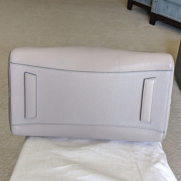 Givenchy Medium Antigona - Picture 6 of 11